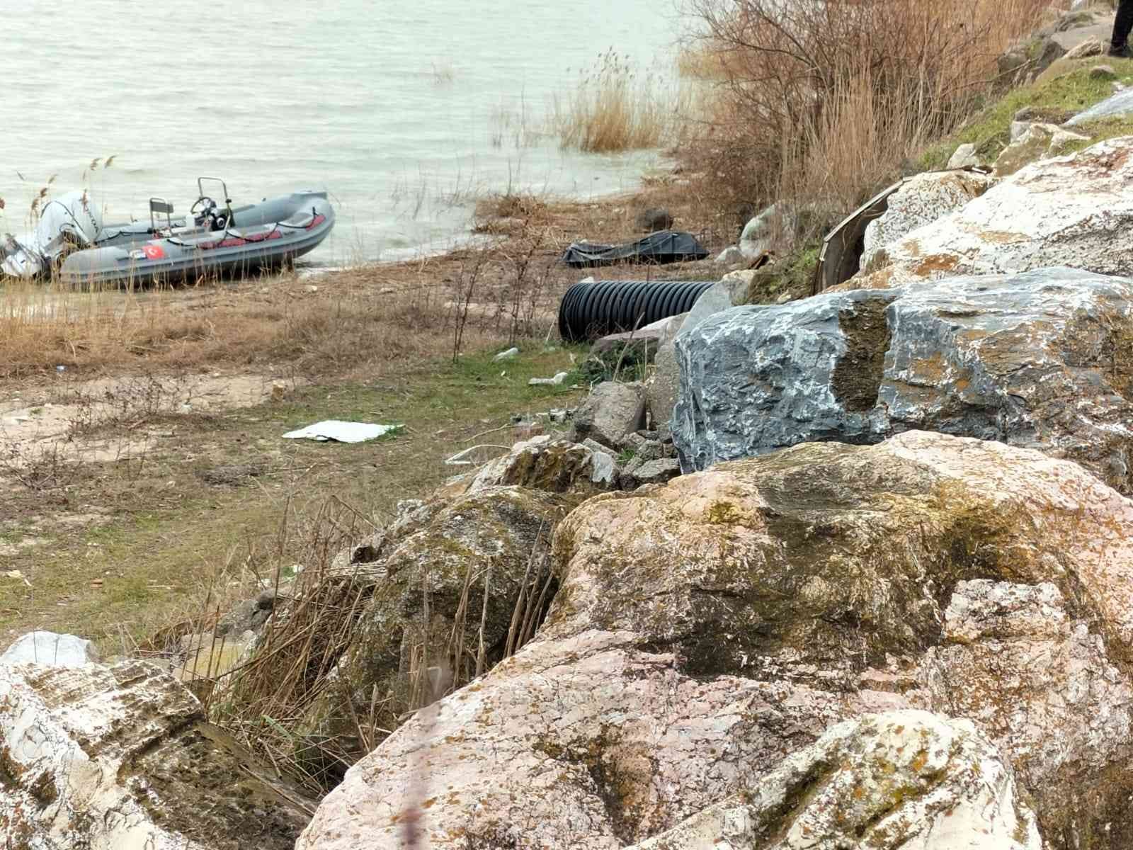 Balıkesir’in Manyas ilçesinde avlanmak üzere tekneyle Manyas Gölü’ne açılan balıkçının 36 gün sonra cansız bedeni bulundu. Manyas ilçesi, kırsal ...