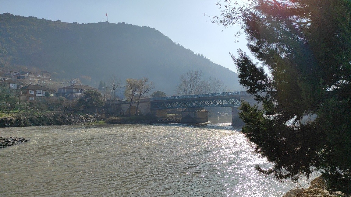 Sakarya’nın Geyve İlçesinde 2. Beyazıt tarafından yaptırılan ve 527 yıllık tarihi olan köprü bölge halkına hizmet vermeye devam ediyor. Sakarya ...