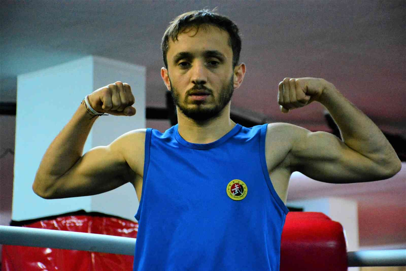 Wushu kung fu milli sporcusu Mehmet Demirci, geçtiğimiz günlerde düzenlenen Wushu Türkiye Şampiyonası’nda ipi göğüsleyerek 9. şampiyonluğunu elde ...