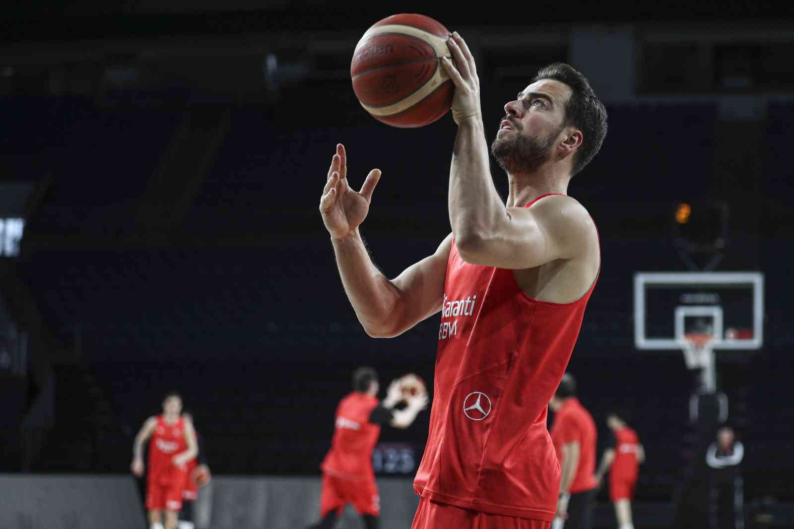 FIBA 2023 Dünya Kupası Elemeleri B Grubu üçüncü maçında Yunanistan ile deplasmanda karşılaşacak A Milli Erkek Basketbol Takımı, bu müsabaka ...