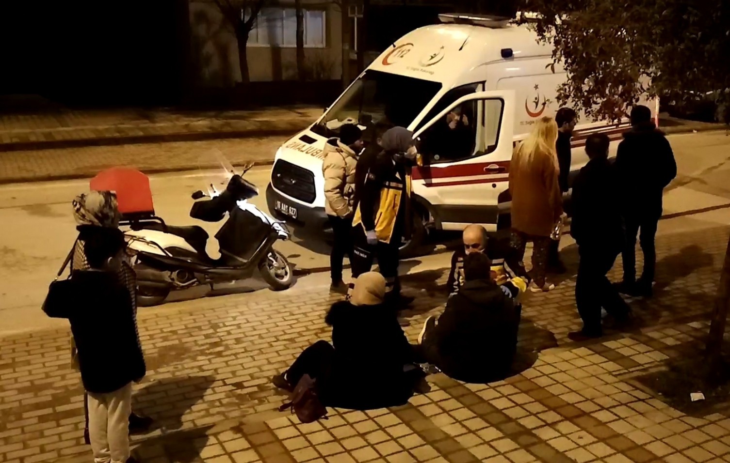 Bursa’nın İnegöl ilçesinde Devlet Hastanesi Acil Servis önünde 2 aracın kafa kafaya çarpıştığı kazada 6 kişi yaralandı. Kaza, Turgutalp ...