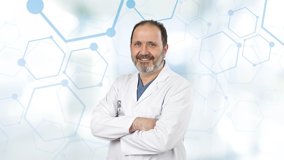 Aort kapak hastalıklarında 75 yaş altı hastalarda genelde ilk tercihin cerrahi olduğunu belirten Prof. Dr. Mustafa Güden, “Ameliyata uygun ...