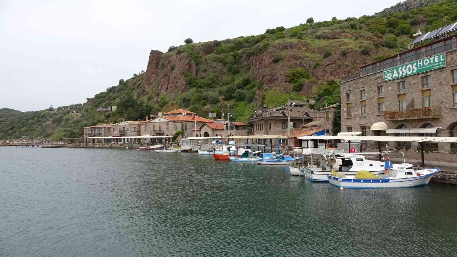 Çanakkale’nin Ayvacık ilçesine bağlı Assos Antik Liman’da geçtiğimiz Nisan ayında başlayan ‘Kaya Islah Projesi’ne İdare Mahkemesi tarafından ...