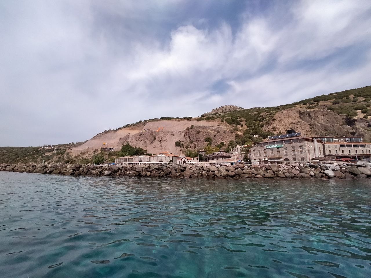 Çanakkale’nin Ayvacık ilçesine bağlı Assos Antik Liman’da geçtiğimiz Nisan ayında başlayan ‘Kaya Islah Projesi’ne İdare Mahkemesi tarafından ...