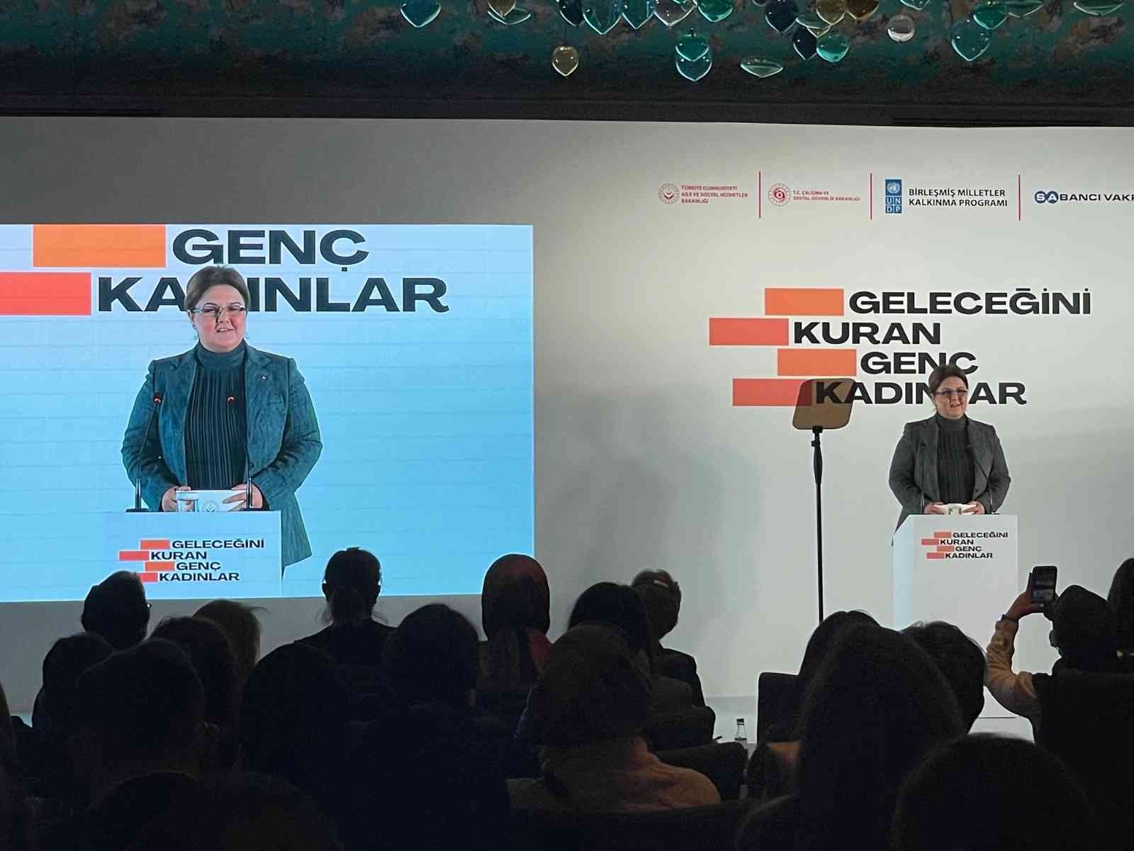 Aile ve Sosyal Hizmetler Bakanı Derya Yanık, “Geleceğini Kuran Genç Kadınlar Projesi"nin tanıtım toplantısında yaptığı konuşmada “Kadınların iş ...