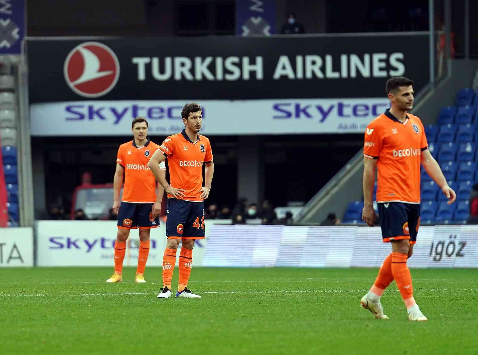 Fatih Karagümrük’e 2-1 kaybeden Medipol Başakşehir, ligde 4 maç sonra mağlubiyetle tanışmış oldu. Spor Toto Süper Lig’in 27. haftasında ...