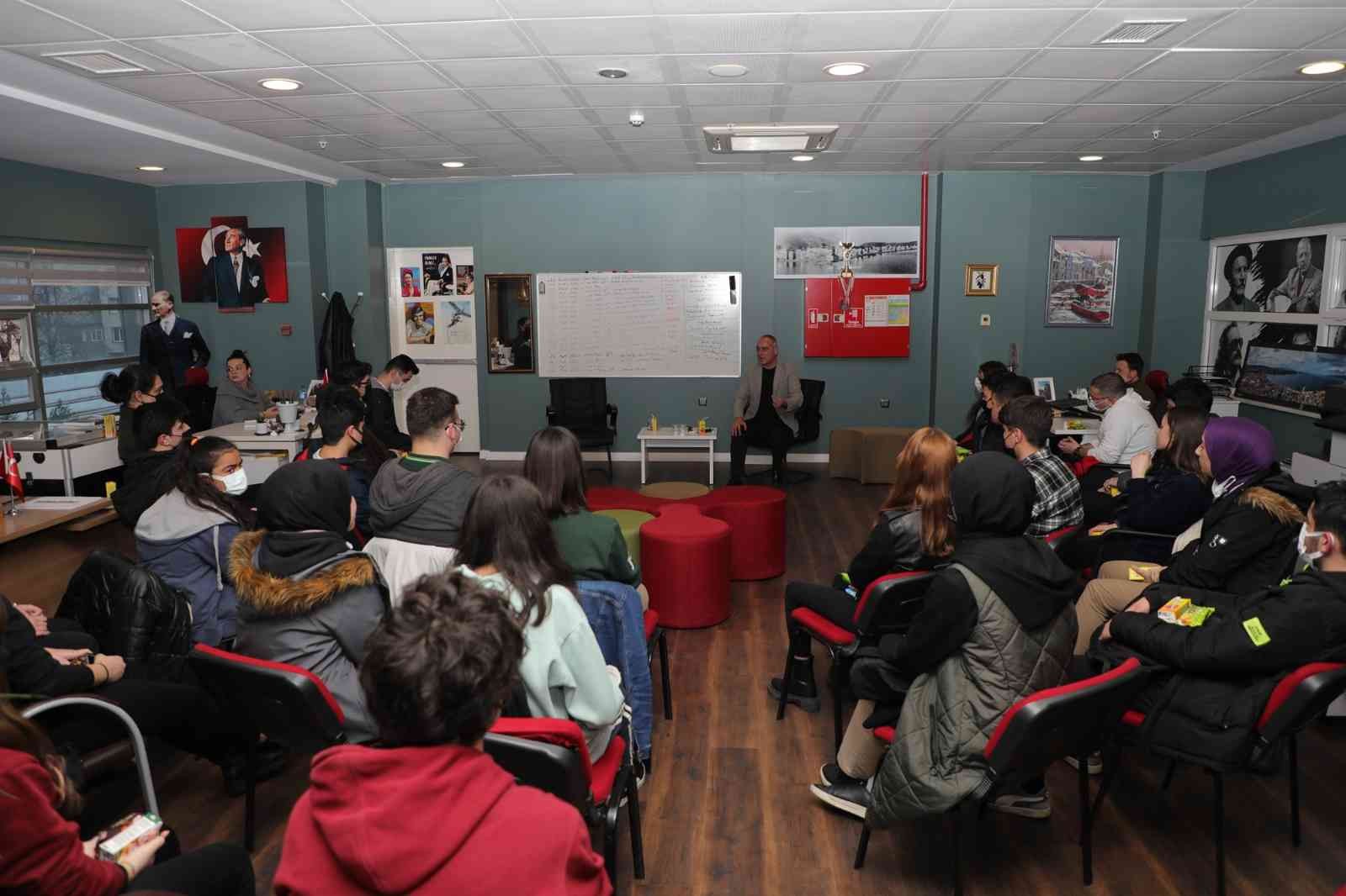 Gemlik Belediye Başkanı Mehmet Uğur Sertaslan, okul temsilcileriyle bir araya geldiği toplantıda “Yaptığımız sosyal ve kültürel etkinliklerle ...