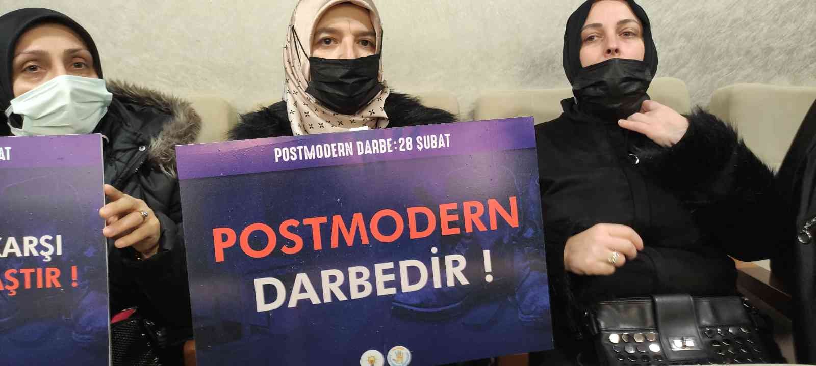 Bursa’da üzerinden 25 yıl geçen ve Türk demokrasi tarihinde kara bir leke olarak hatırlanan 28 Şubat post modern darbesi protesto edildi. AK ...