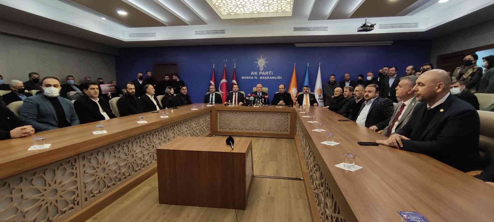 Bursa’da üzerinden 25 yıl geçen ve Türk demokrasi tarihinde kara bir leke olarak hatırlanan 28 Şubat post modern darbesi protesto edildi. AK ...