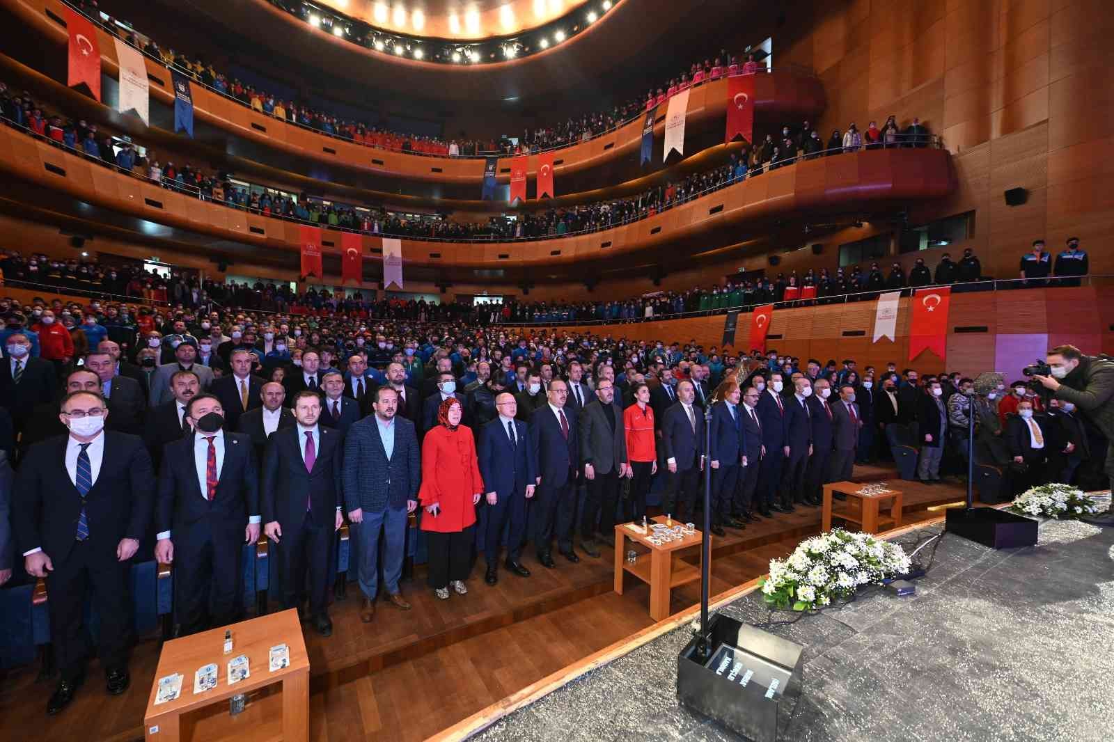 Bursa’da sporun çıtasını yükseltmek amacıyla her alanda önemli projelere imza atan Büyükşehir Belediyesi, amatör spor kulüplerine hizmetlerini ...