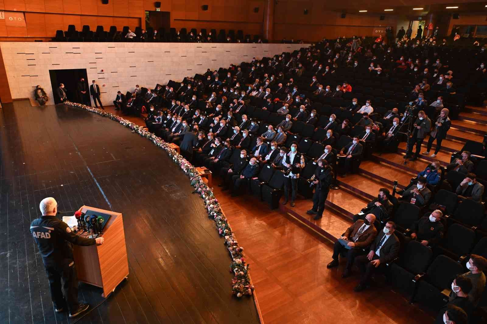 Bursa Büyükşehir Belediyesi ile AFAD işbirliğinde düzenlenen ‘Deprem Zararlarının Azaltılması Ortak Akıl Çalıştayı’nda Bursa’nın deprem gerçeği ...