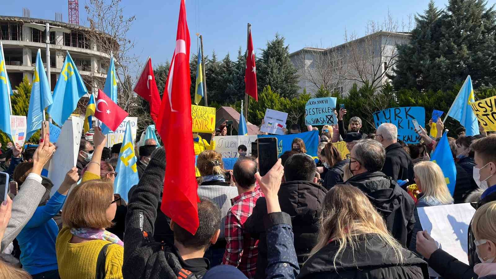 Bursa’da yaşayan Ukraynalı ve Bursalılar Rusya’yı protesto etti. Bursa’nın Nilüfer ilçesi Mikolayiv Barış parkında düzenlenen basın açıklamasına ...