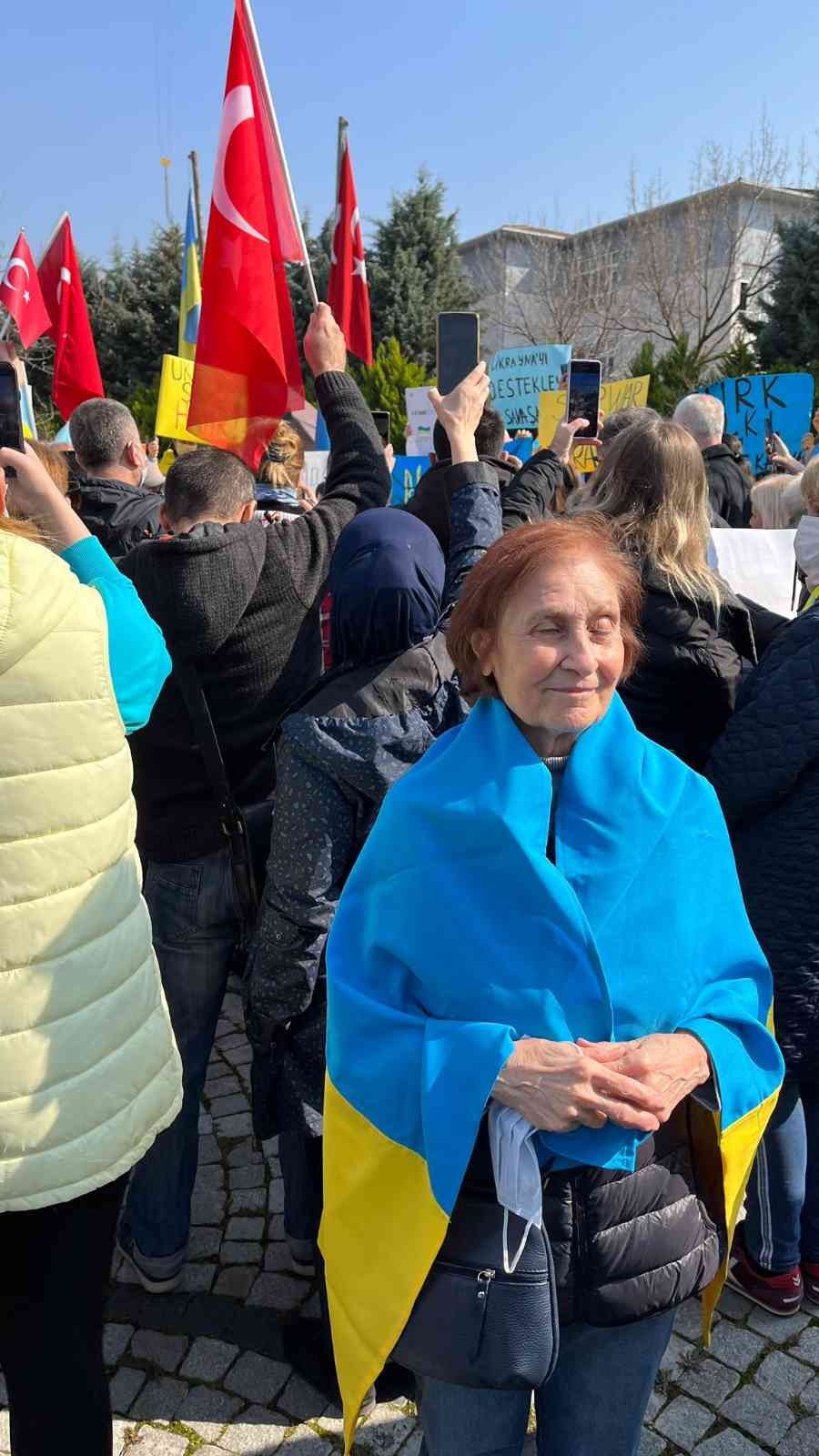 Bursa’da yaşayan Ukraynalı ve Bursalılar Rusya’yı protesto etti. Bursa’nın Nilüfer ilçesi Mikolayiv Barış parkında düzenlenen basın açıklamasına ...