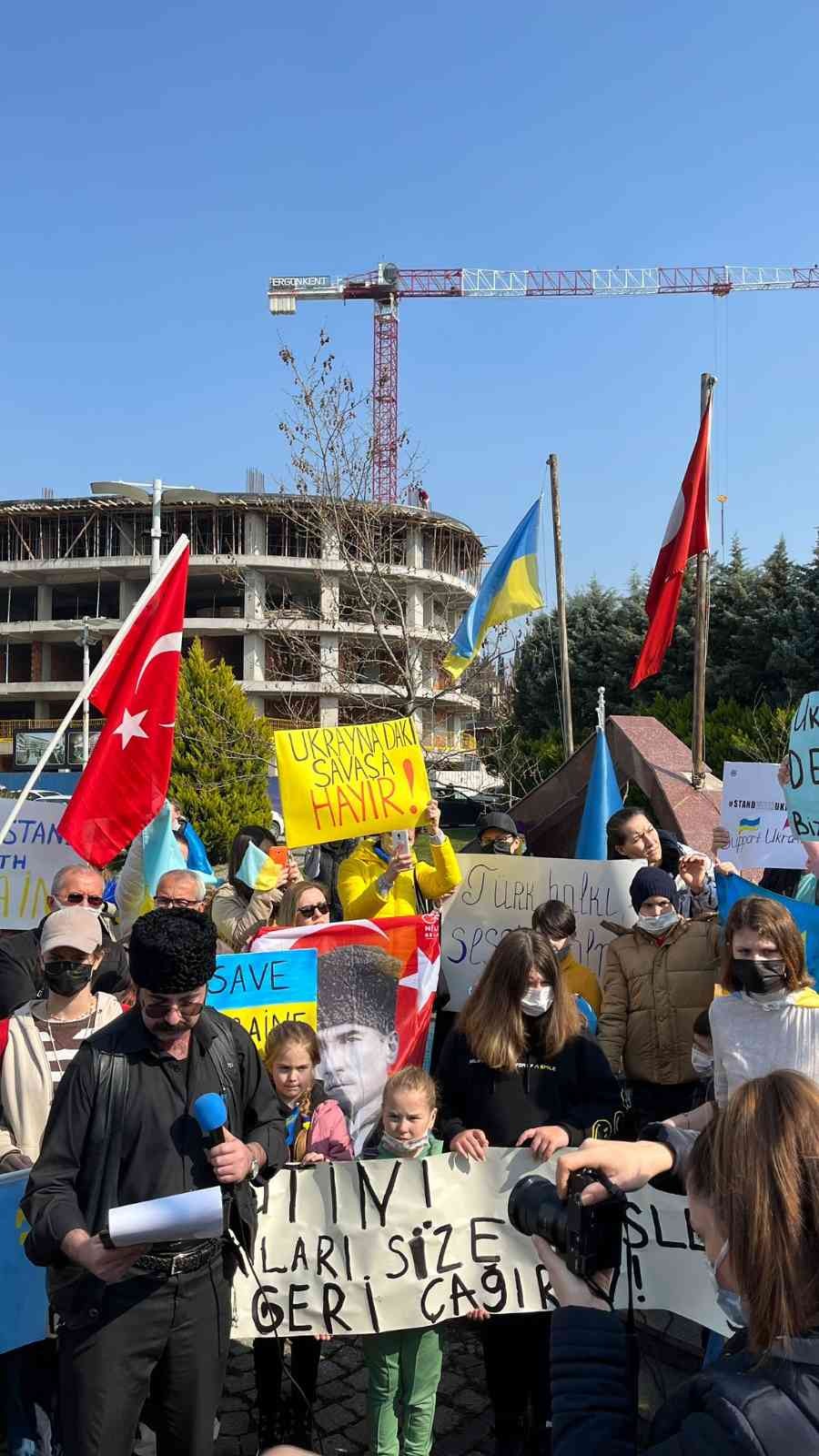 Bursa’da yaşayan Ukraynalı ve Bursalılar Rusya’yı protesto etti. Bursa’nın Nilüfer ilçesi Mikolayiv Barış parkında düzenlenen basın açıklamasına ...