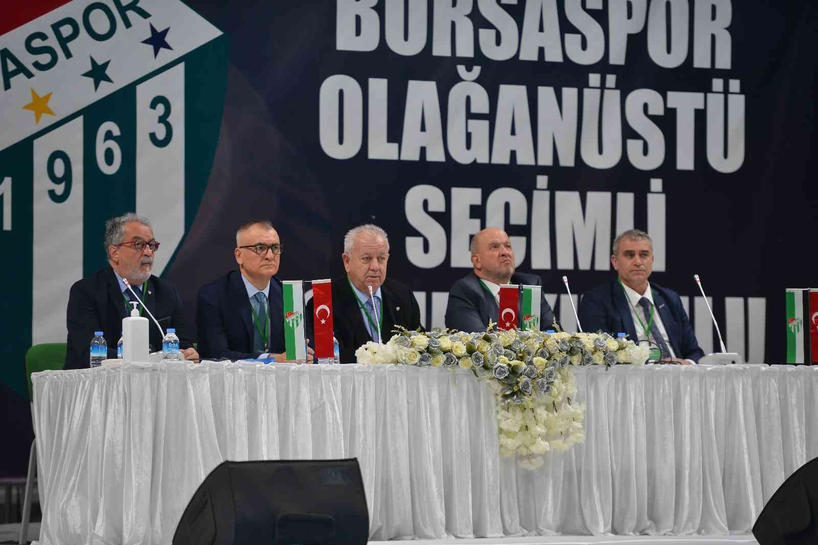 Bursaspor Kulübü Olağanüstü Genel Kurulu gerçekleşti. Seçime tek aday olarak giren Ömer Furkan Banaz, yeşil-beyazlı kulübün 30. başkanı oldu ...