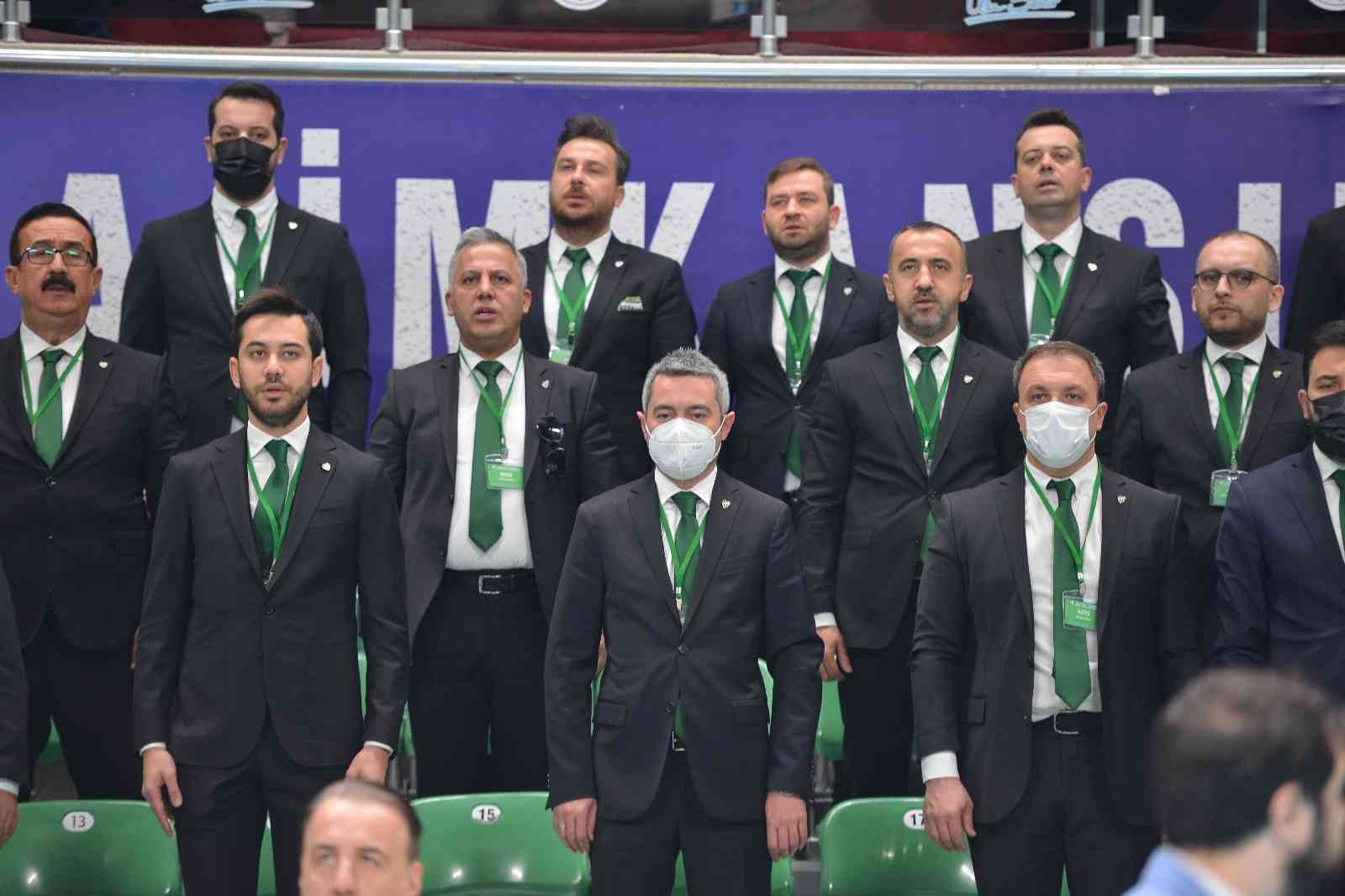 Bursaspor Kulübü Olağanüstü Genel Kurulu gerçekleşti. Seçime tek aday olarak giren Ömer Furkan Banaz, yeşil-beyazlı kulübün 30. başkanı oldu ...