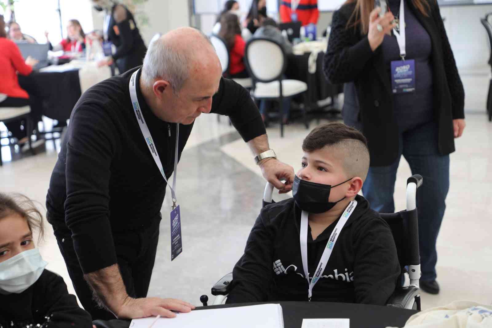 Büyükçekmece Belediyesi’nin “Gelecek Sizinle Gelecek” sloganıyla hayata geçirdiği “Büyükçekmece’nin 2050 Vizyonu” çocukların katkısıyla devam ...