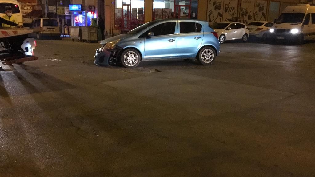 Tekirdağ’ın Çorlu ilçesinde iki aracın çarptığı kazada yaralanan olmazken, olay anı kameraya yansıdı. Aynı noktada daha önce de birçok kazanın ...