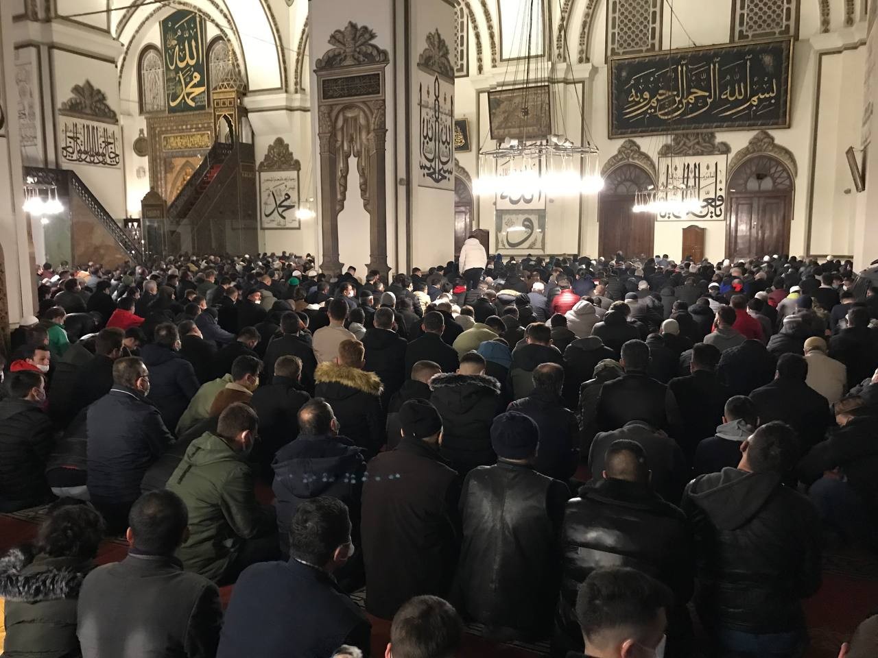 Bursa’da Miraç Kandilinde camiler doldu taştı. Peygamber Efendimiz Hazreti Muhammed’in Allah’ın huzuruna yükseldiği gece olarak kabul edilen ...