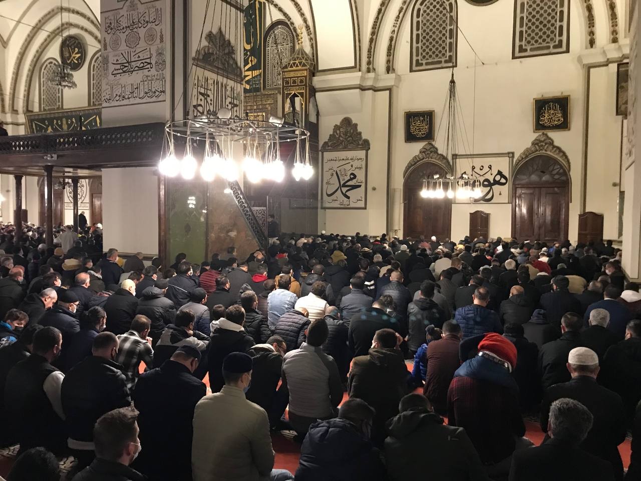 Bursa’da Miraç Kandilinde camiler doldu taştı. Peygamber Efendimiz Hazreti Muhammed’in Allah’ın huzuruna yükseldiği gece olarak kabul edilen ...