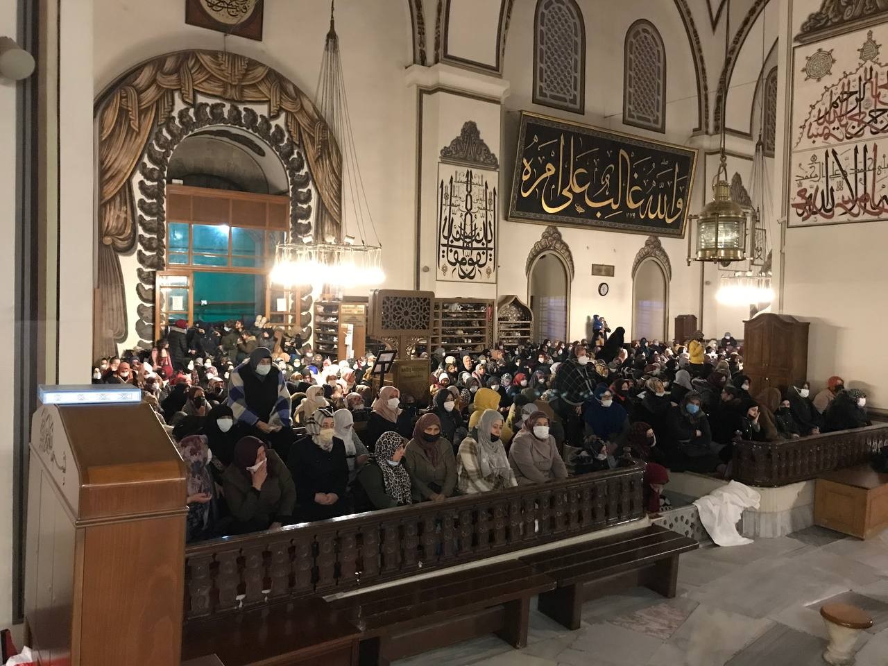 Bursa’da Miraç Kandilinde camiler doldu taştı. Peygamber Efendimiz Hazreti Muhammed’in Allah’ın huzuruna yükseldiği gece olarak kabul edilen ...