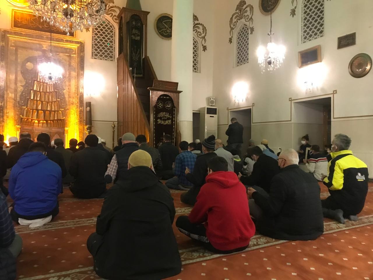 Bursa’da Miraç Kandilinde camiler doldu taştı. Peygamber Efendimiz Hazreti Muhammed’in Allah’ın huzuruna yükseldiği gece olarak kabul edilen ...