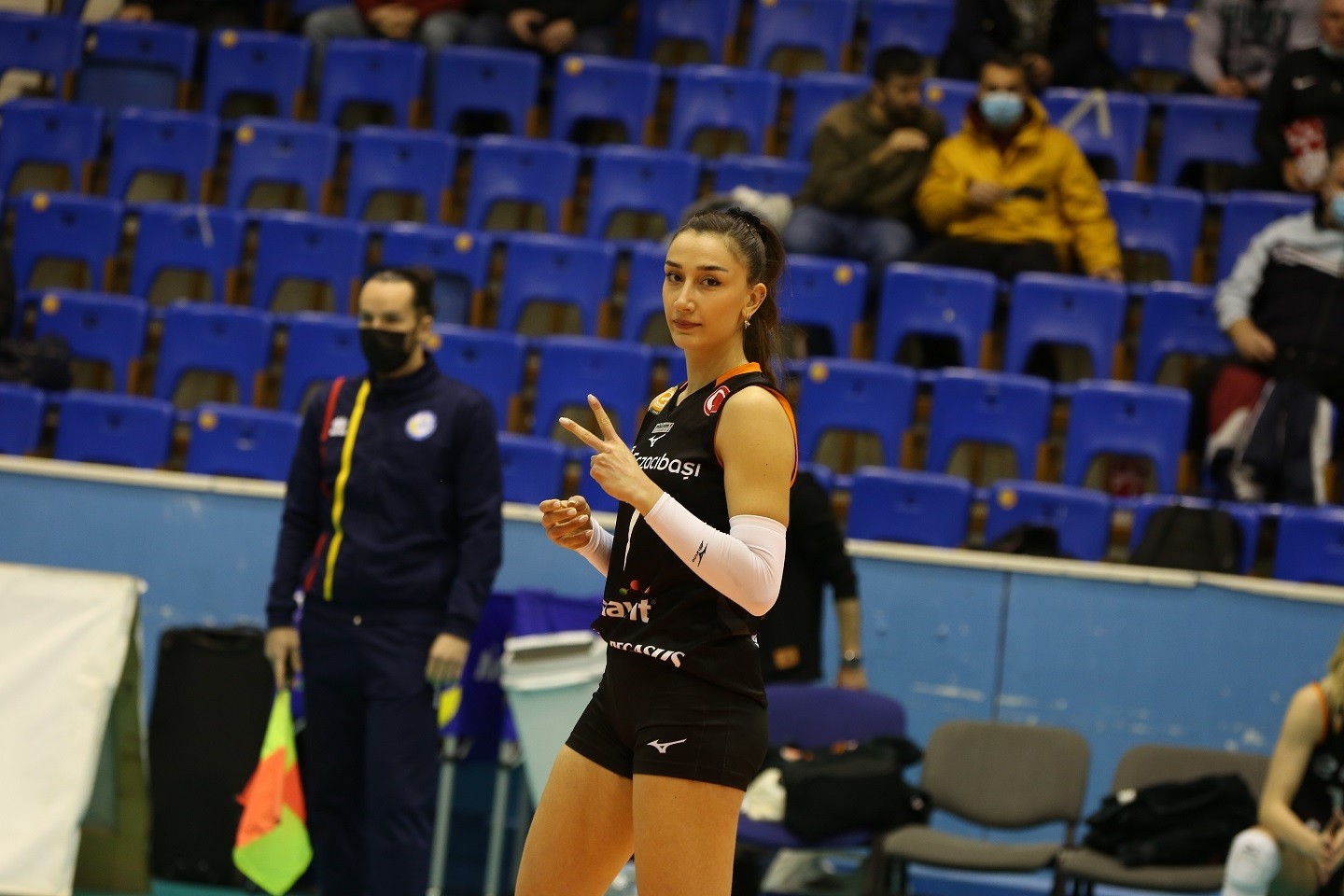 CEV Kupası yarı final karşılaşmasında, Romanya’nın CSM Volei Alba Blaj takımıyla oynayan Eczacıbaşı Dynavit Voleybol Takımı, rakibini deplasmanda ...