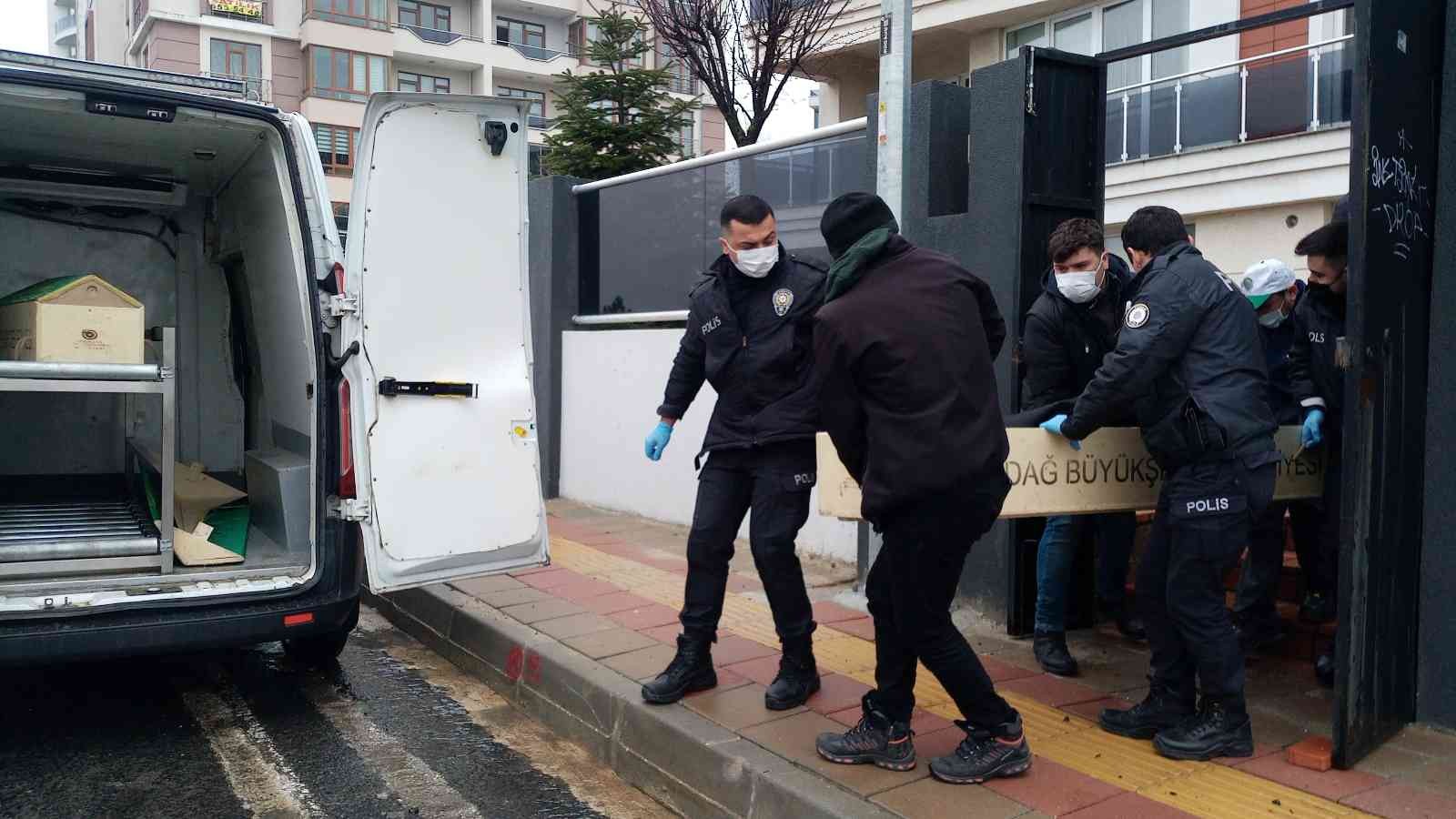 Tekirdağ Çorlu’da bir gündür haber alınamayan emekli çiftçi, tek başına yaşadığı evinde ölü bulundu. Çorlu ilçesi Esentepe Mahallesi Uygarlık ...