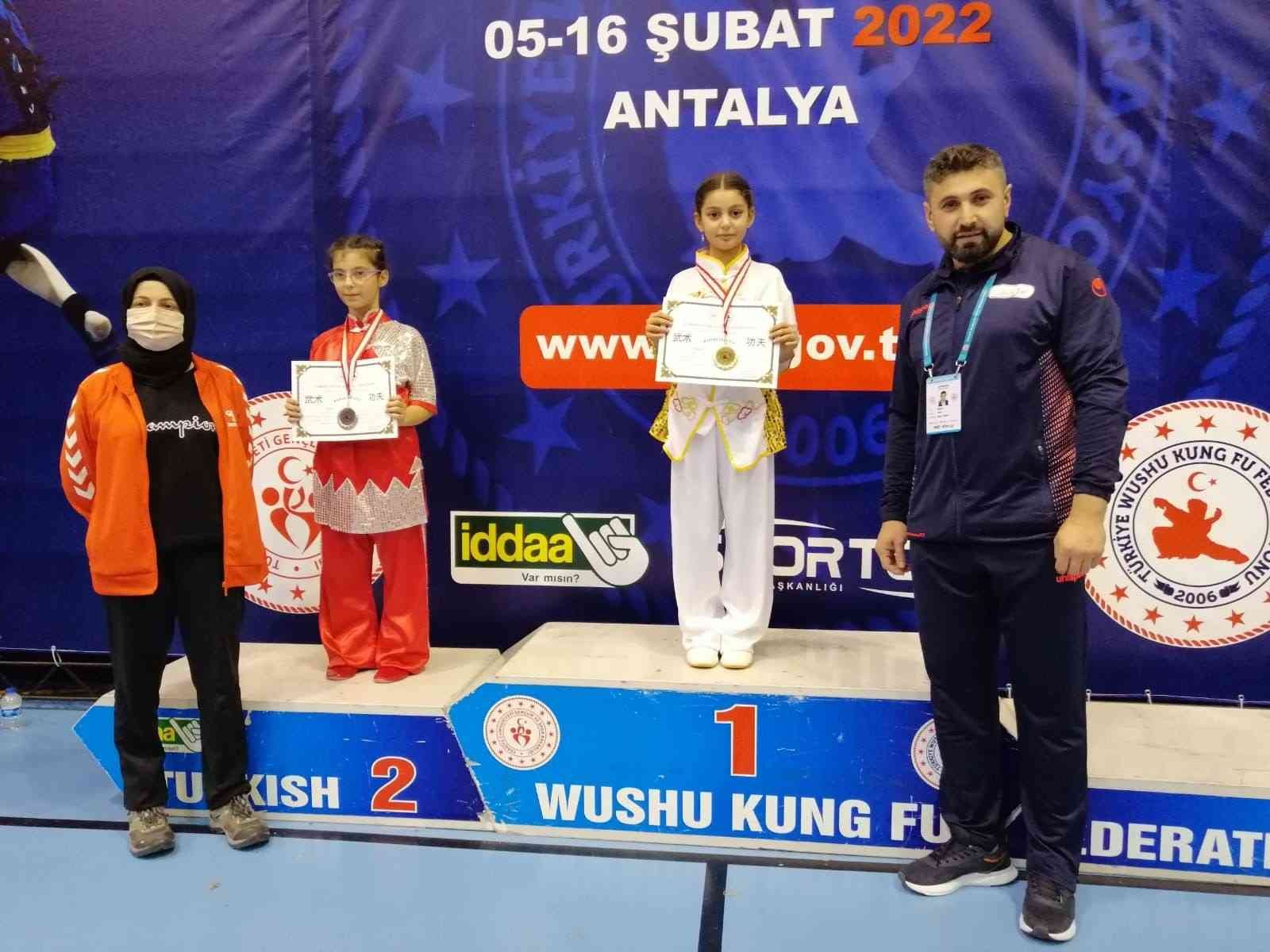 Esenyurtlu sporcular, 5-16 Şubat 2022 tarihleri arasında Antalya’da yapılan Wushu Kung-Fu Türkiye Şampiyonası’nda gurur verici madalyalar elde ...