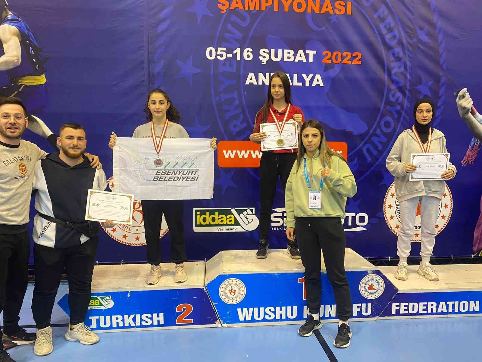 Esenyurtlu sporcular, 5-16 Şubat 2022 tarihleri arasında Antalya’da yapılan Wushu Kung-Fu Türkiye Şampiyonası’nda gurur verici madalyalar elde ...