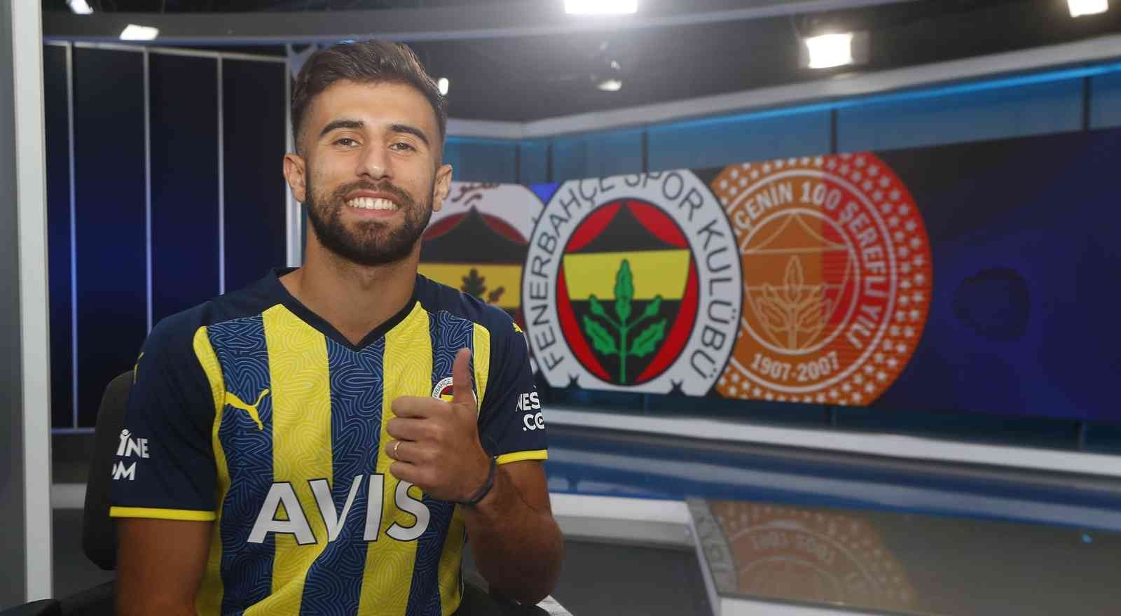 Fenerbahçe, Diego Rossi ile 2021-22 sezonu kiralık, sonraki 3 sezon satın alma opsiyonlu olmak üzere toplam 4 yıllık sözleşme imzalandığını ...