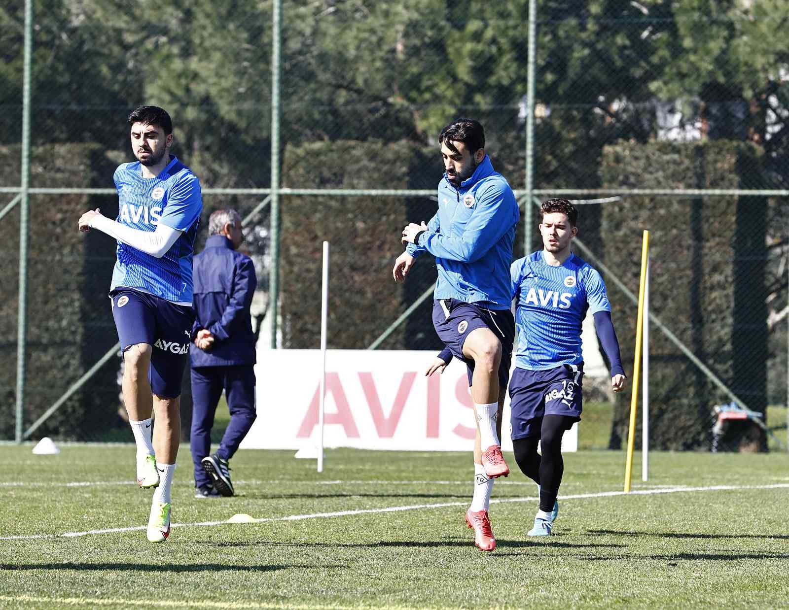 Fenerbahçe, UEFA Konferans Ligi Play-Off turu ikinci maçında Slavia Prag ile deplasmanda oynayacağı mücadelenin hazırlıklarına başladı. UEFA ...