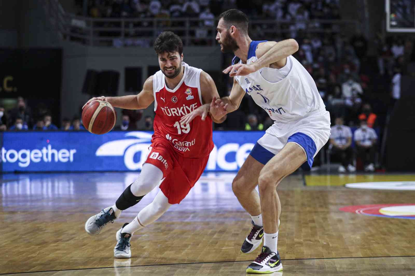 FIBA 2023 Dünya Kupası Elemeleri B Grubu üçüncü maçında A Erkek Basketbol Mili Takımı deplasmanda Yunanistan’a 72-71’lik skorla kaybetti. FIBA ...