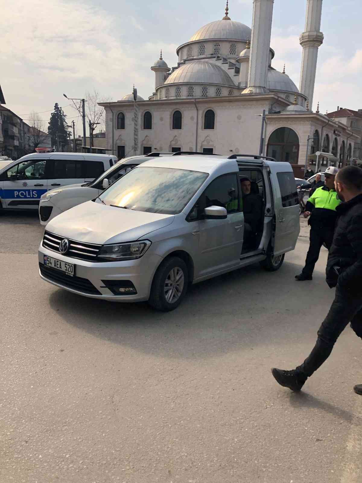 Sakarya’nın Akyazı ilçesinde hafif ticari aracın çarpması neticesinde yaralanan 79 yaşındaki şahıs, kaldırıldığı hastanede hayatını kaybetti ...