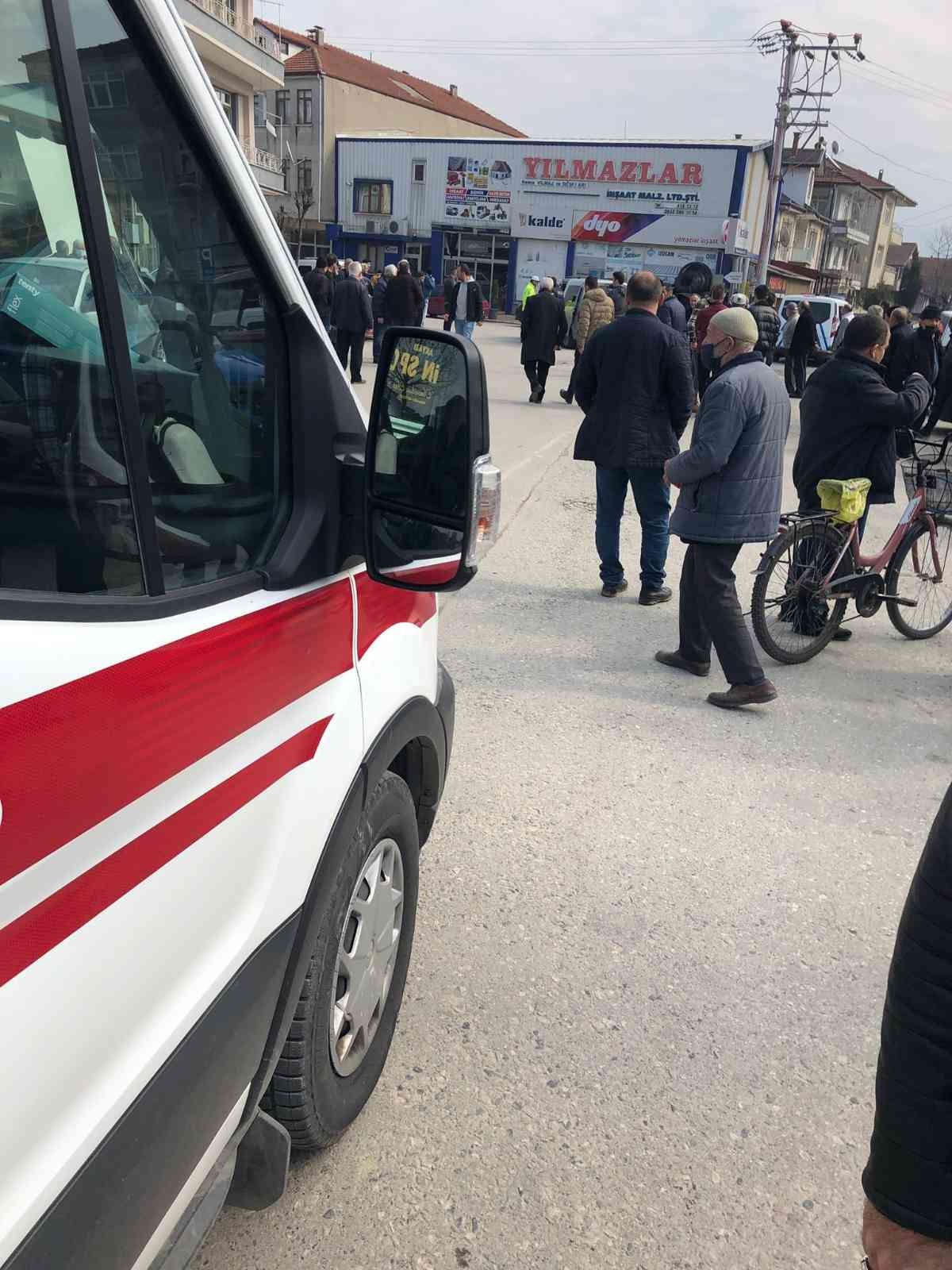 Sakarya’nın Akyazı ilçesinde hafif ticari aracın çarpması neticesinde yaralanan 79 yaşındaki şahıs, kaldırıldığı hastanede hayatını kaybetti ...