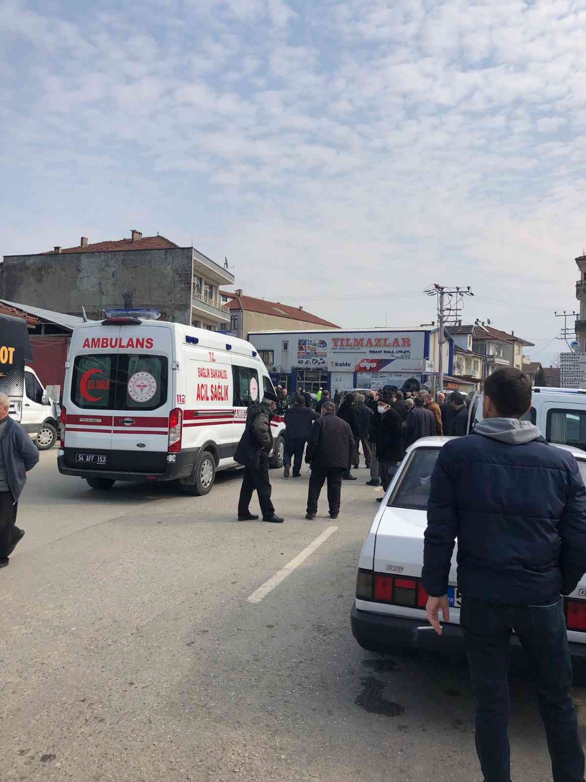 Sakarya’nın Akyazı ilçesinde hafif ticari aracın çarpması neticesinde yaralanan 79 yaşındaki şahıs, kaldırıldığı hastanede hayatını kaybetti ...