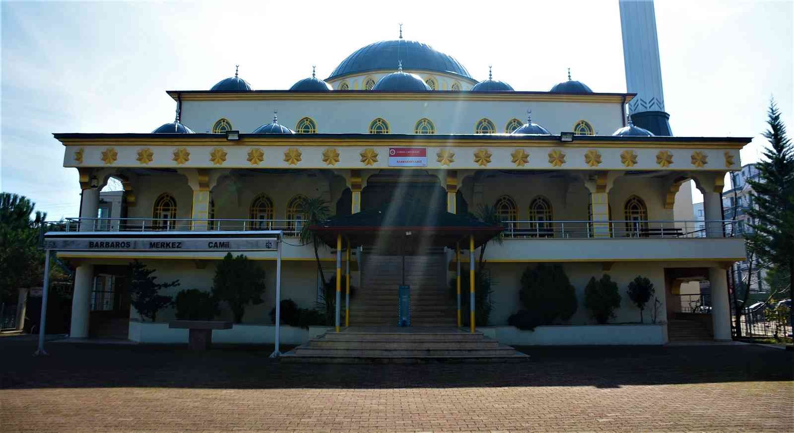 Kocaeli’de engelli ve yaşlılar için asansör yapılan Barbaros Camii’nde su deposu, jeneratör ve ısıtıcı da bulunuyor. İbadet etmek için camiye ...