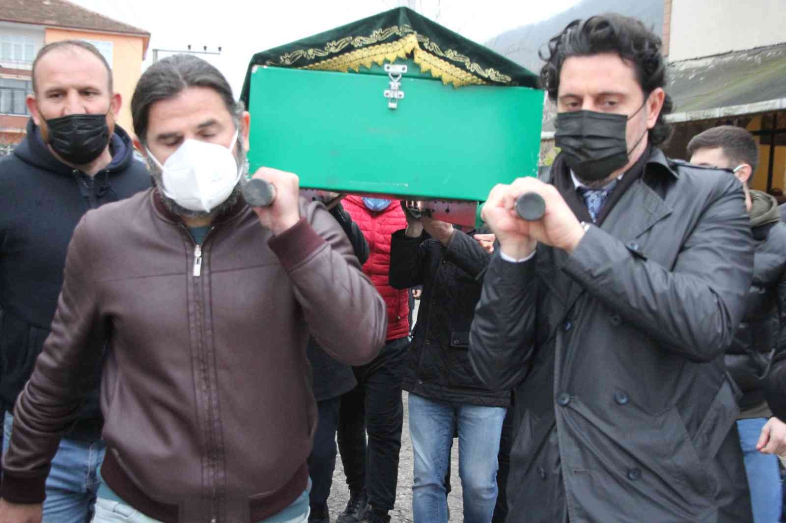 Yaşlılığa bağlı organ yetmezliği sebebiyle hayatını kaybeden eski milli futbolcu ve teknik direktör İbrahim Üzülmez’in babası Kemal Üzülmez (83 ...