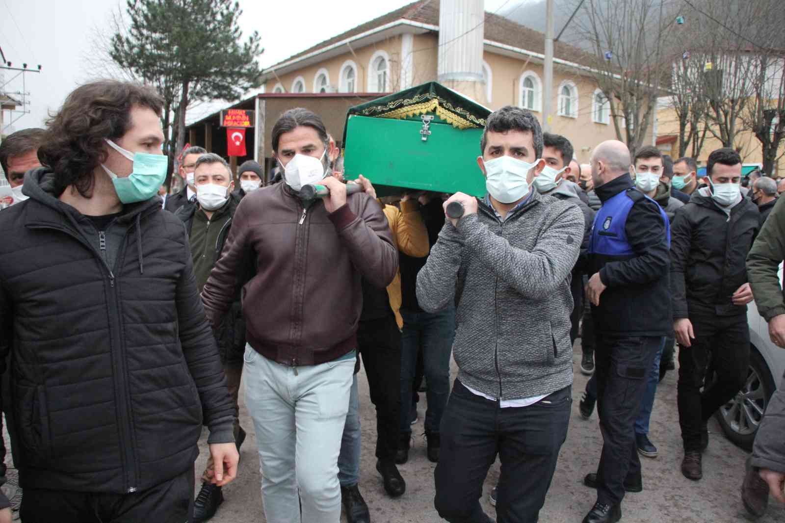 Yaşlılığa bağlı organ yetmezliği sebebiyle hayatını kaybeden eski milli futbolcu ve teknik direktör İbrahim Üzülmez’in babası Kemal Üzülmez (83 ...