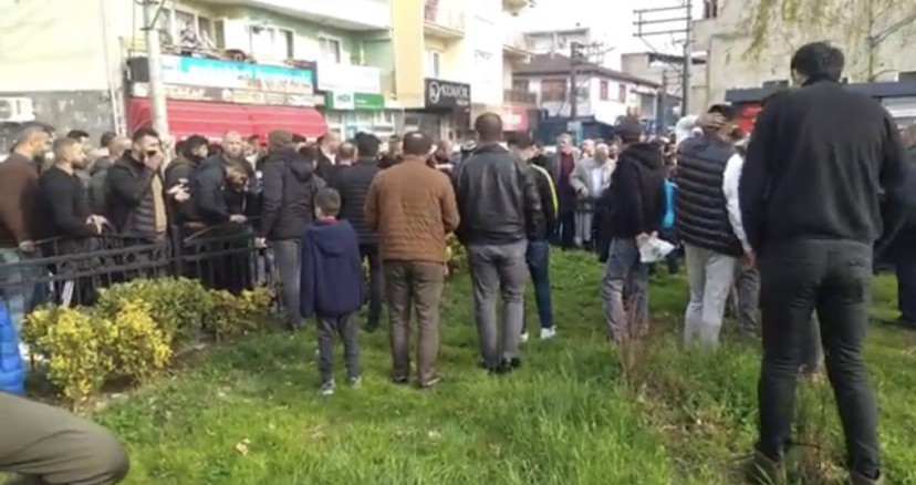 Bursa’da karşılıklı iki grubun meydan kavgasında bir kişi başına aldığı darbe neticesi yaralandı. Edinilen bilgiye göre, olay, merkez Osmangazi ...