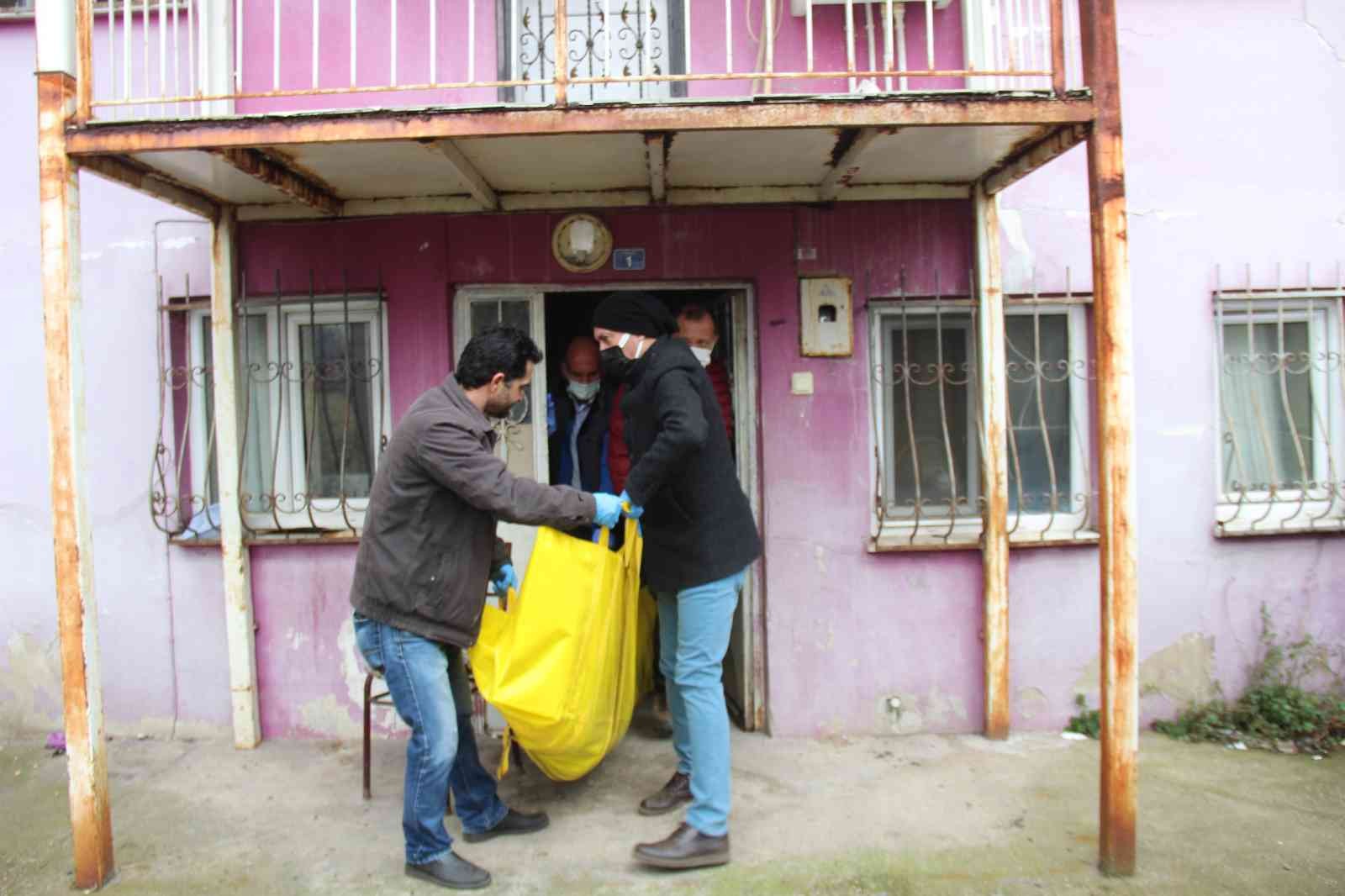 Kocaeli’nin İzmit ilçesinde iki gündür kendisinden haber alınamayan 66 yaşındaki kişi evinde ölü bulundu. Olay, İzmit ilçesine bağlı Cedit ...