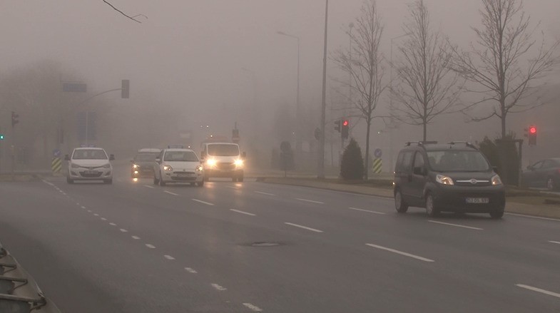 İstanbul’da sabah saatlerinde etkili olan sis nedeniyle görüş mesafesi yer yer 30 metreye kadar düştü. Sisin Aydos Ormanlarında ağaçlar ve evler ...