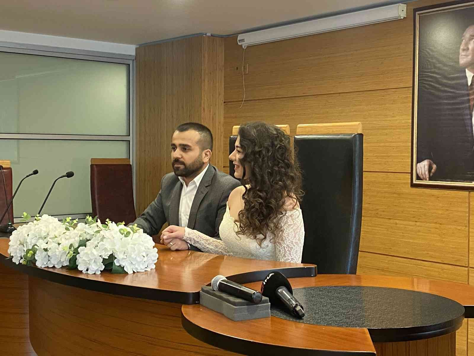 Kadıköy’de evlenme tarihlerinin özel olmasını isteyen çiftler, 22.02.2022 tarihinde nikah salonlarını doldurdu. Aylar öncesinden "22.02.2022"de ...