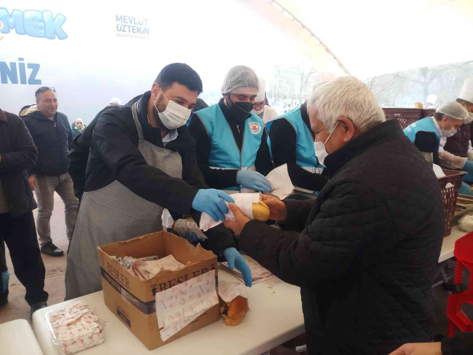 Kağıthane’de geçen haftalarda yapılan sucuk ekmek festivalinden sonra bu hafta sonu balık ekmek festivali ile Hasbahçe’de İstanbullular ağırlandı ...