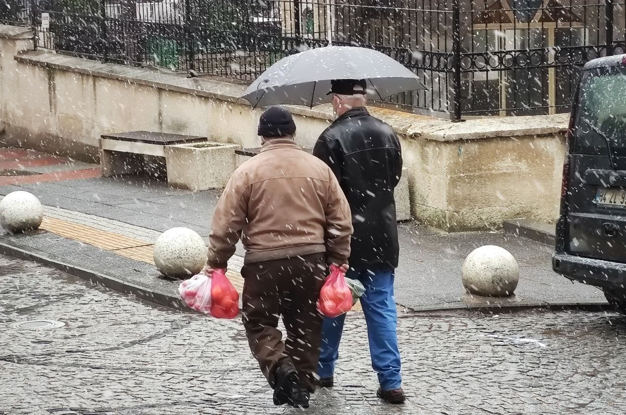 Tekirdağ’ın Malkara ilçesinde etkisini gösteren kar yağışı, İstanbul’a doğru ilerliyor. Balkanlardan yurda giriş yapan kar yağışı, Tekirdağ’ın ...