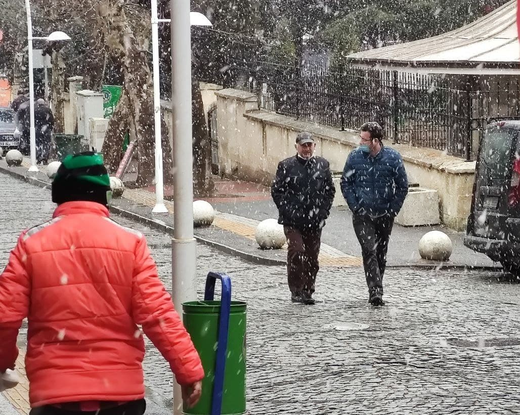 Tekirdağ’ın Malkara ilçesinde etkisini gösteren kar yağışı, İstanbul’a doğru ilerliyor. Balkanlardan yurda giriş yapan kar yağışı, Tekirdağ’ın ...