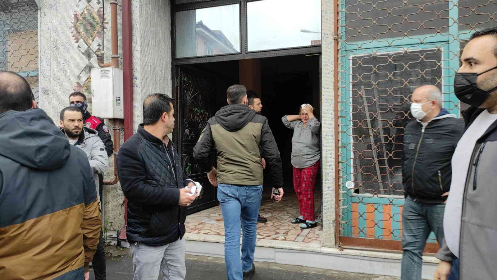 Sakarya’nın Erenler ilçesinde tartıştığı eşini tüfekle vurup, kayınvalidesini tüfeğin dipçiğiyle yaralayan şahıs tutuklanarak cezaevine ...