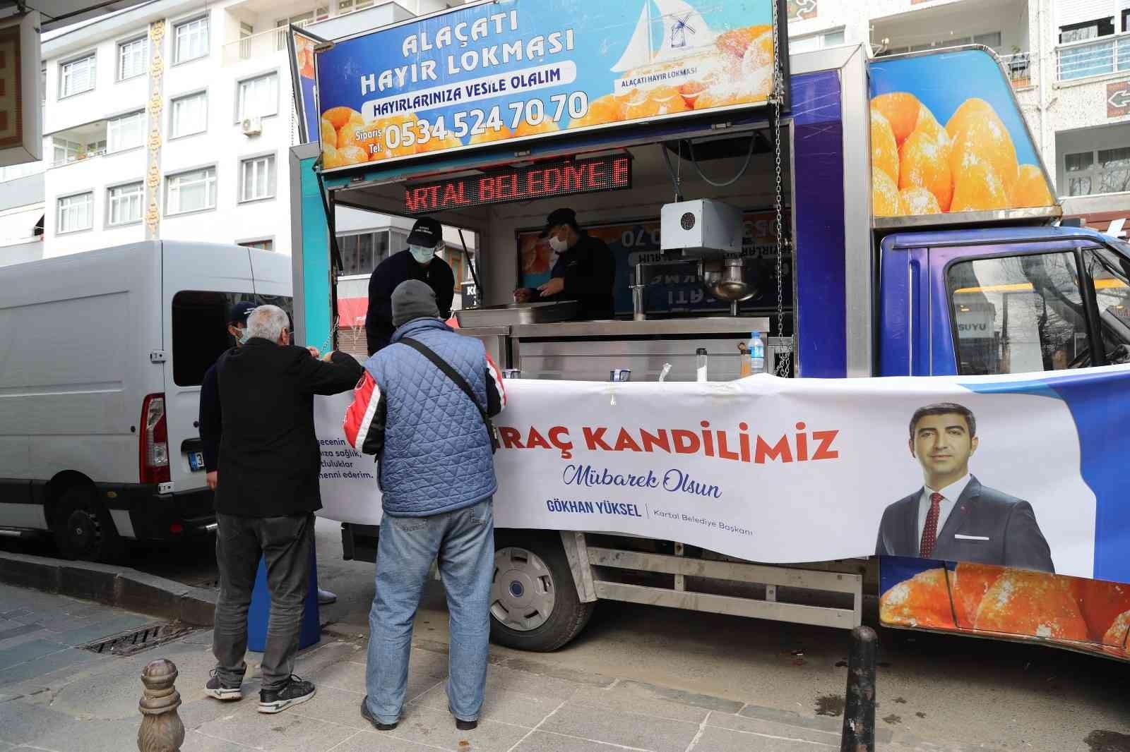 Kartal Belediyesi, Miraç Kandili nedeniyle ilçe genelinde vatandaşlara hayır lokması ve kandil simidi ikramında bulundu. Kartal Belediyesi, Miraç ...