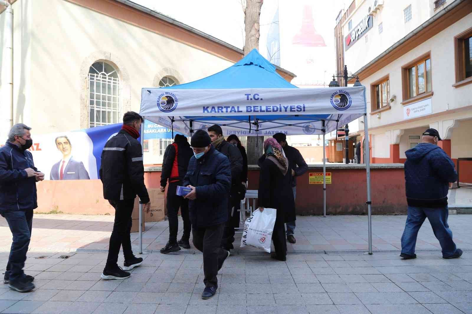 Kartal Belediyesi, Miraç Kandili nedeniyle ilçe genelinde vatandaşlara hayır lokması ve kandil simidi ikramında bulundu. Kartal Belediyesi, Miraç ...