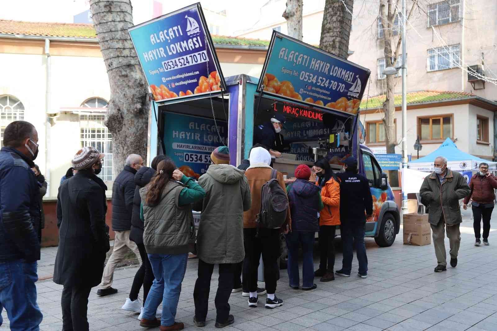 Kartal Belediyesi, Miraç Kandili nedeniyle ilçe genelinde vatandaşlara hayır lokması ve kandil simidi ikramında bulundu. Kartal Belediyesi, Miraç ...